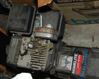 HOMELITE 2500 W portable generator, runs great!