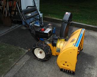 Running cub cadet snow blower