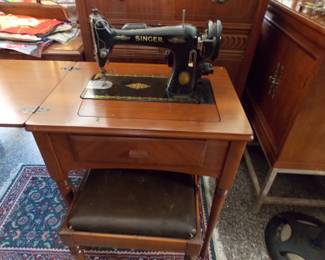 Singer 1954 Sewing machine in cabinet
