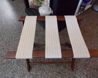 Luggage holder
