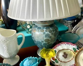 Vintage Andrea by Sadek Japan blue Chrysanthemum lamp.