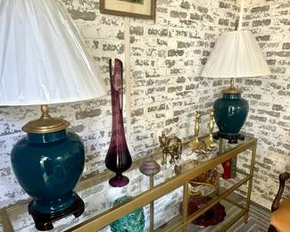 L.E Smith amethyst swung vase. Pair of vintage Wildwood, North Carolina teal urn lamps with new shades.