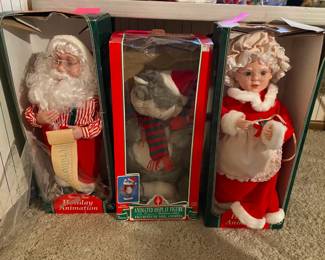 Santa's Best Animation moving Mrs. Clause, Mr. Clause, and Santa Cat