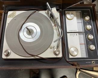 Turntable has been restored / relubed. New stylus. Works and sounds great. Rare. 