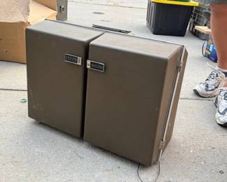 Zenith suitcase portable stereo. 