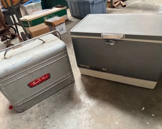 Vintage cooler. Coleman steel belt. Metal. 