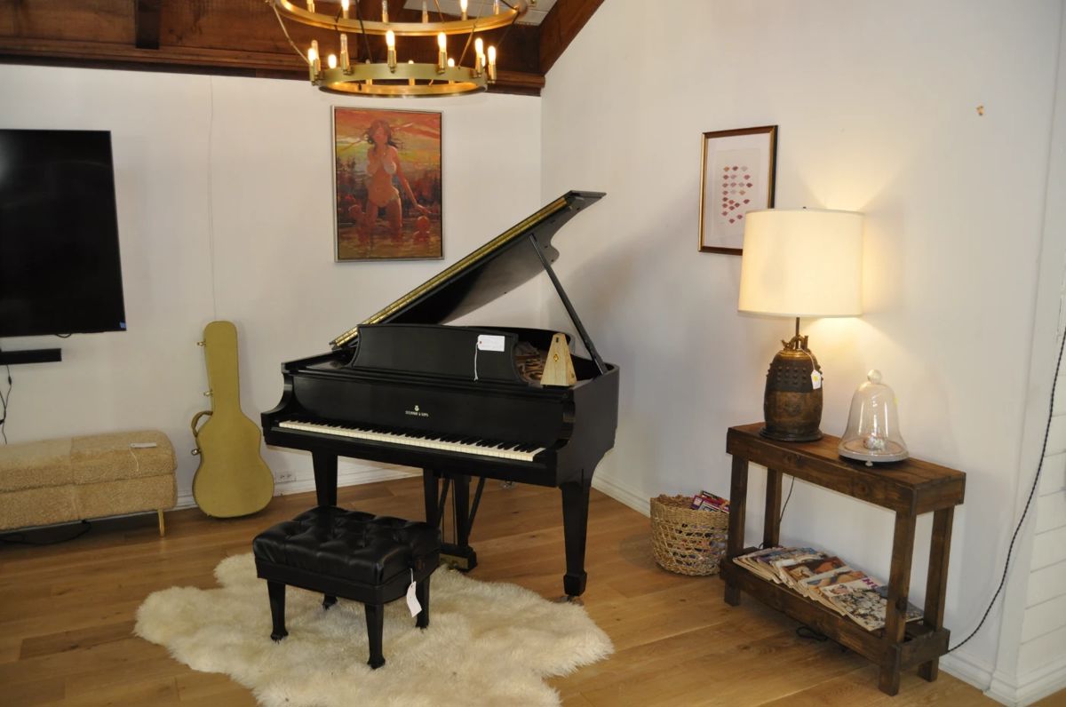 1969 Steinway & Sons Grand Piano Ebony Satin - Model L - 5'  10" -signed by John Steinway - excellent condition