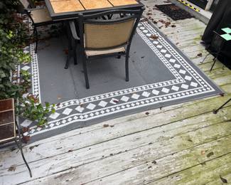 Outdoor rug
