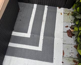 Outdoor rug