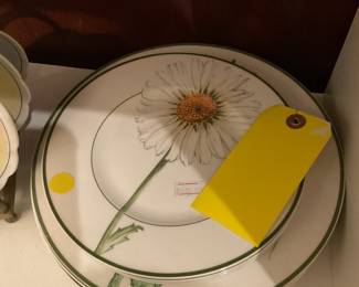 Villeroy and boch sunflower plates $84 + tax
