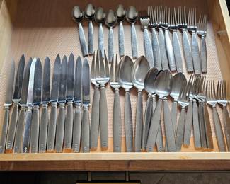 Lisa Jenks for Sasaki stainless flatware set, Zig-Zag pattern