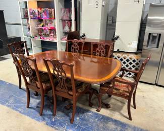 Dining Table and Chairs Orlando Estate Auction