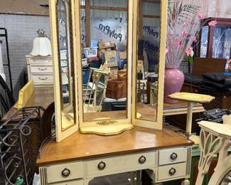 Round desk.  Trifold mirror.