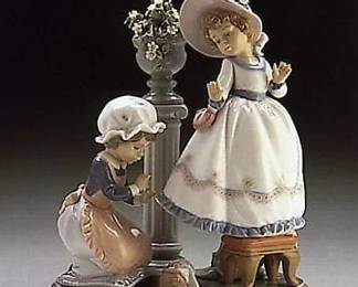 LLADRO 5344 A STITCH IN TIME