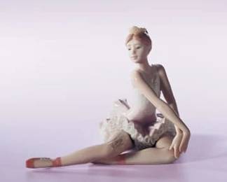 LLADRO 6174 GRACEFUL POSE $295