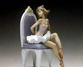 LLADRO #5865 DRESSING FOR THE BALLET