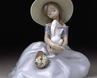 LLADRO #6741 BUNNY KISSES 