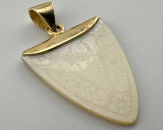 14kt mother of pearl pendant
