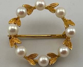 9kt gold and pearl laurel wreath pin