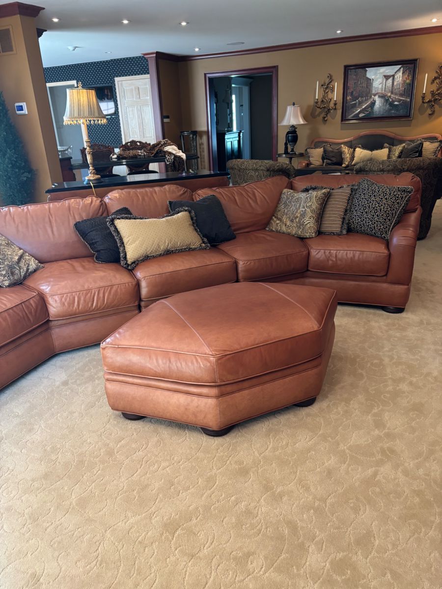 Pearson Leather Sectional Sofa with Matching Ottoman – Large, high-quality sectional in rich brown leather, paired with its original ottoman. Features clean lines, plush seating, and timeless style. Known for superior craftsmanship, Pearson furniture combines durability with upscale comfort. Excellent condition.