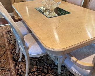 Bernhardt Dining Table with Chairs – Elegant solid wood Bernhardt dining table with carved detail, paired with upholstered chairs in a neutral fabric. Beautifully crafted and in excellent condition, perfect for both formal and casual dining spaces.