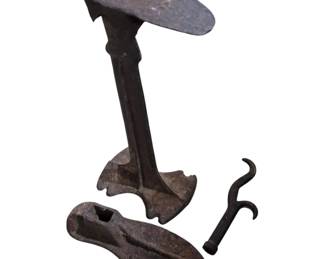 1374 - Antique Cast Iron Cobbler Shoe Stand 14"
