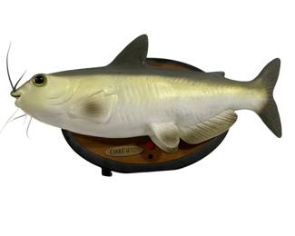 354 - Cool Catfish Singing Fish 13 x 17.5 used as-is electric/electronic/mechanical item - no guarantee all components, untested
