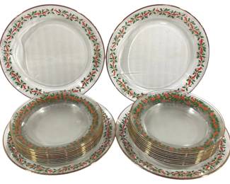 1045 - 20pc Set Glass Christmas Plates 8" & 10"
