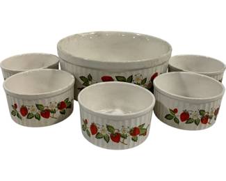 437 - 6pcs Sheffield Strawberries & Cream Stoneware 5 ramekins, 4" round larger casserole dish, 8" round
