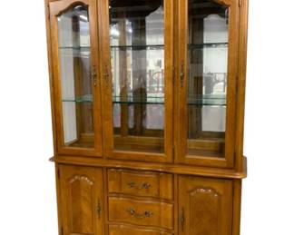 2074 - Stanley French China Cabinet 83 x 50 x 16 used, untested, as-is electric/electronic/mechanical item -no guarantee all components are present
