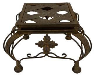 1493 - Metal Stand 8 x 12 x 12
