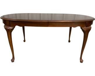 2032 - Queen Anne Oval Dining Table 30 x 66 x 44
