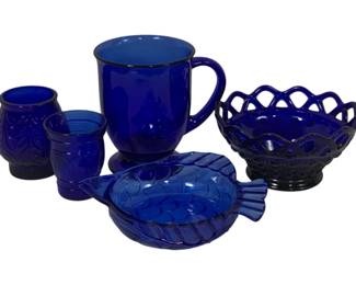 1653 - 5 Pieces Vintage Cobalt Blue Glassware
