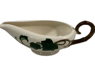 1517 - Metlox Poppy Trail Ivy Gravy Boat 3 x 10 x 4
