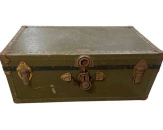 2564 - Vintage Trunk 15 x 31 x 17
