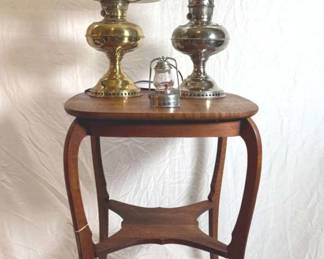 008 Side Table And Lighting