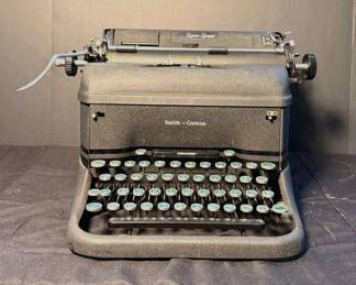 137 Vtg Super Speed Typewriter