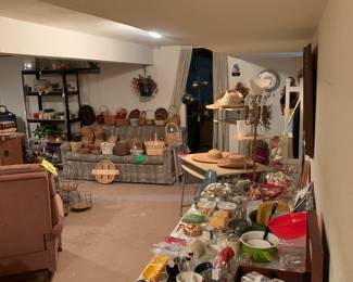Various kitchen items, baskets galore,