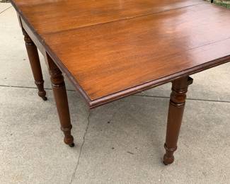 Drop leaf table