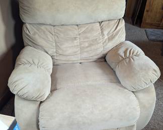 Broyhill Recliner - we have two of these, one is disassembled. Easy assembly, they come apart into two pieces, no electronics or anything, just amazing, comfortable recliners