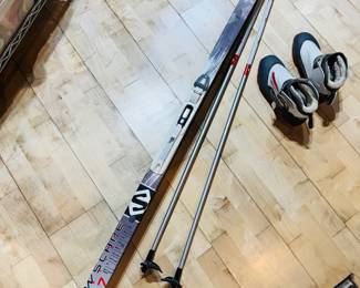 Ladies Salomon Siam 7 cross country skis, poles and boots.  The boots will be sold separately 