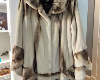 Sheared Ice Mink fur coat/cape in excellent vintage condition!