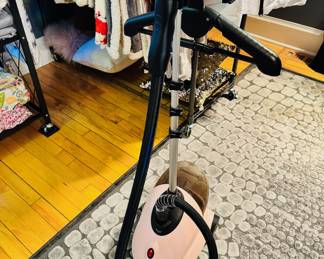 Clothing steamer