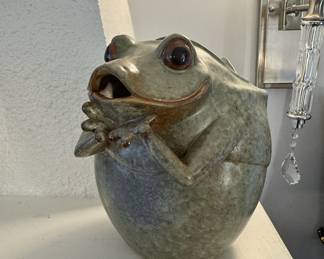 Very cute ceramic frog pitcher