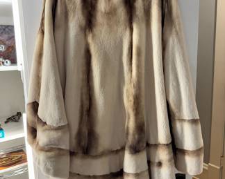 Sheared Ice Mink fur coat/cape in excellent vintage condition!