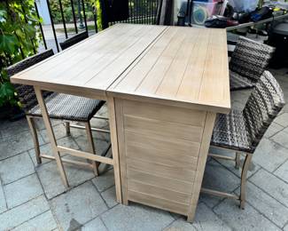 5-piece outdoor dining set that folds down for space saving storage