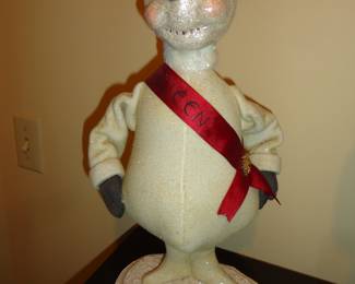 The Queen Snowman just seems to make me laugh.