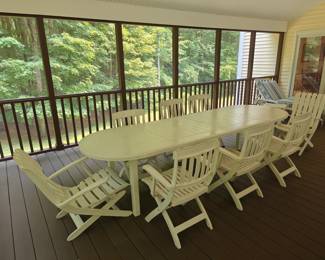 223	Eight White Dining Chairs	23x22x34