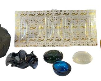 A Collection of Art Deco to Mid Century Art Glass Articles
