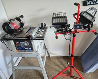 Delta table saw, SKIL bench grinder, worklights